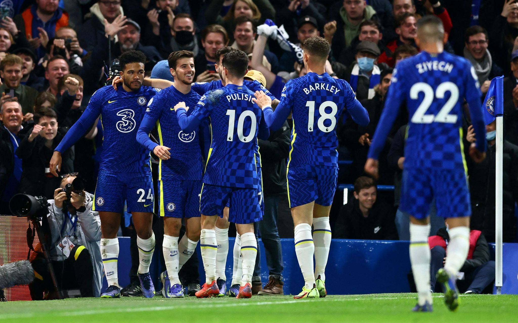 九游官网-紧张局势持续升温，球队一触即发的简单介绍