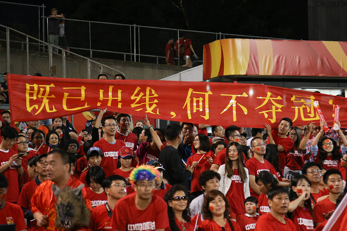 九游娱乐官方网站-热衷足球的球迷们翘首期盼精彩比赛的简单介绍