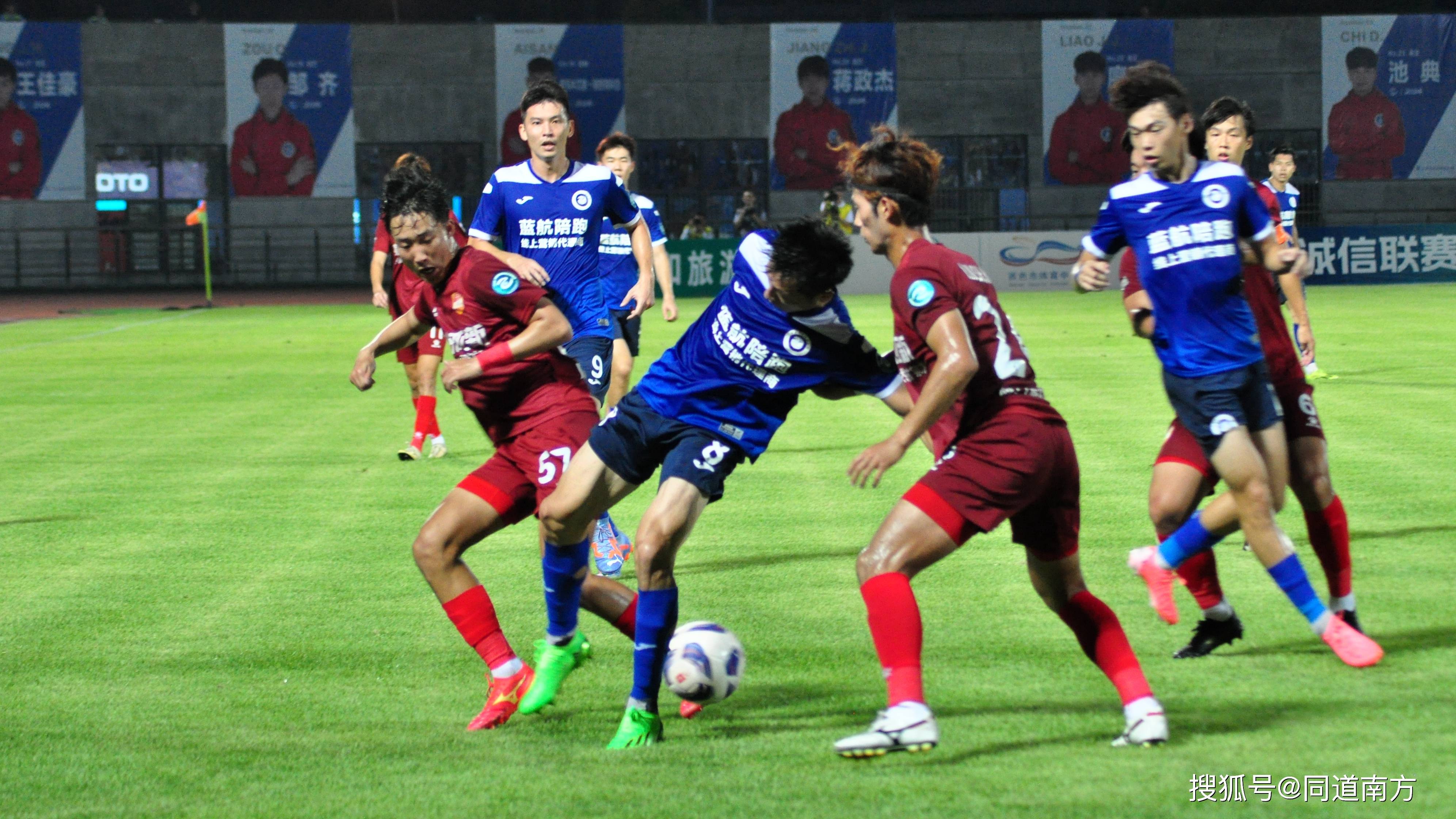 九游娱乐官方网站-热衷足球的球迷们翘首期盼精彩比赛的简单介绍