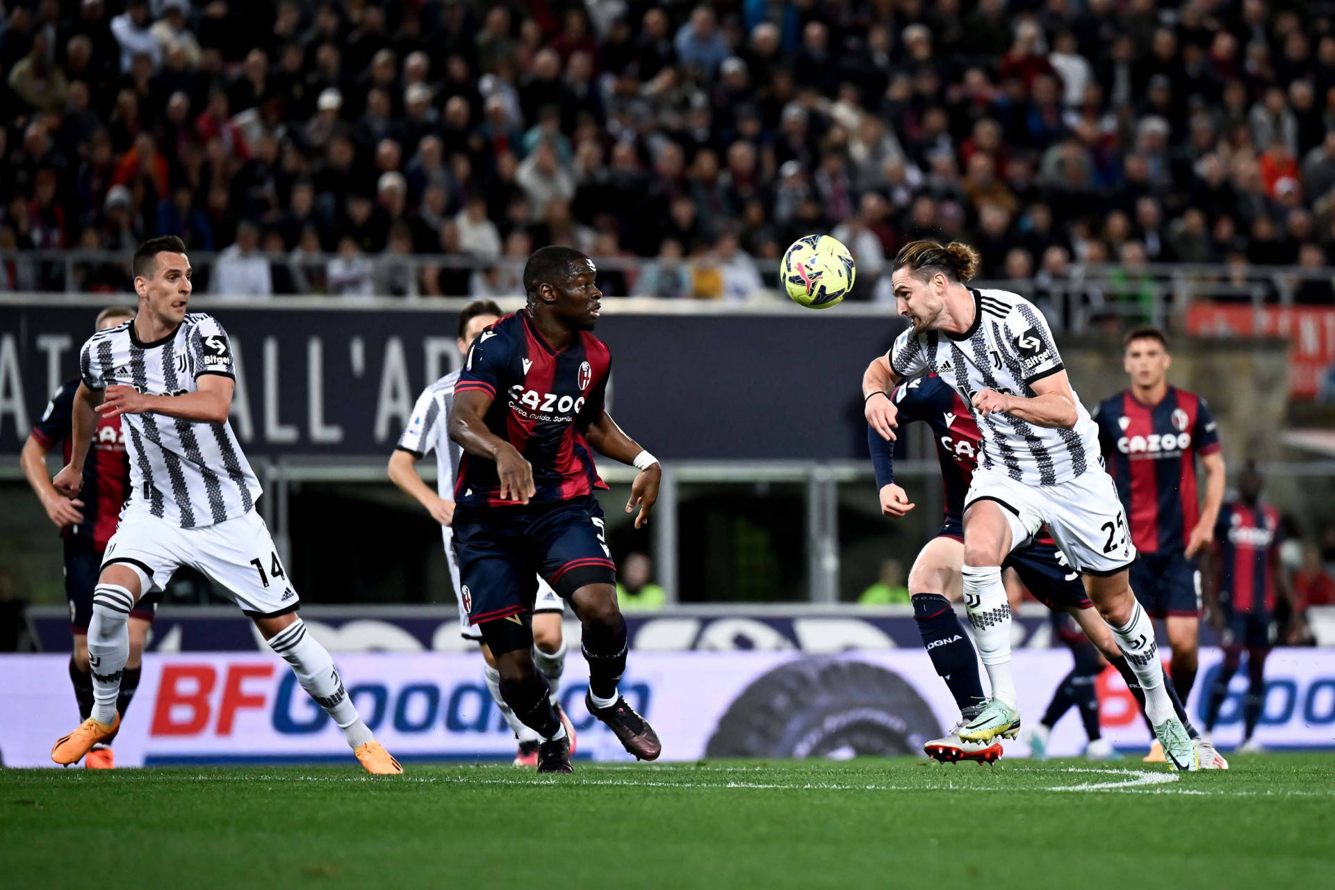 九游官网-斯佩齐亚击败博洛尼亚,迎来一场重要胜利的简单介绍