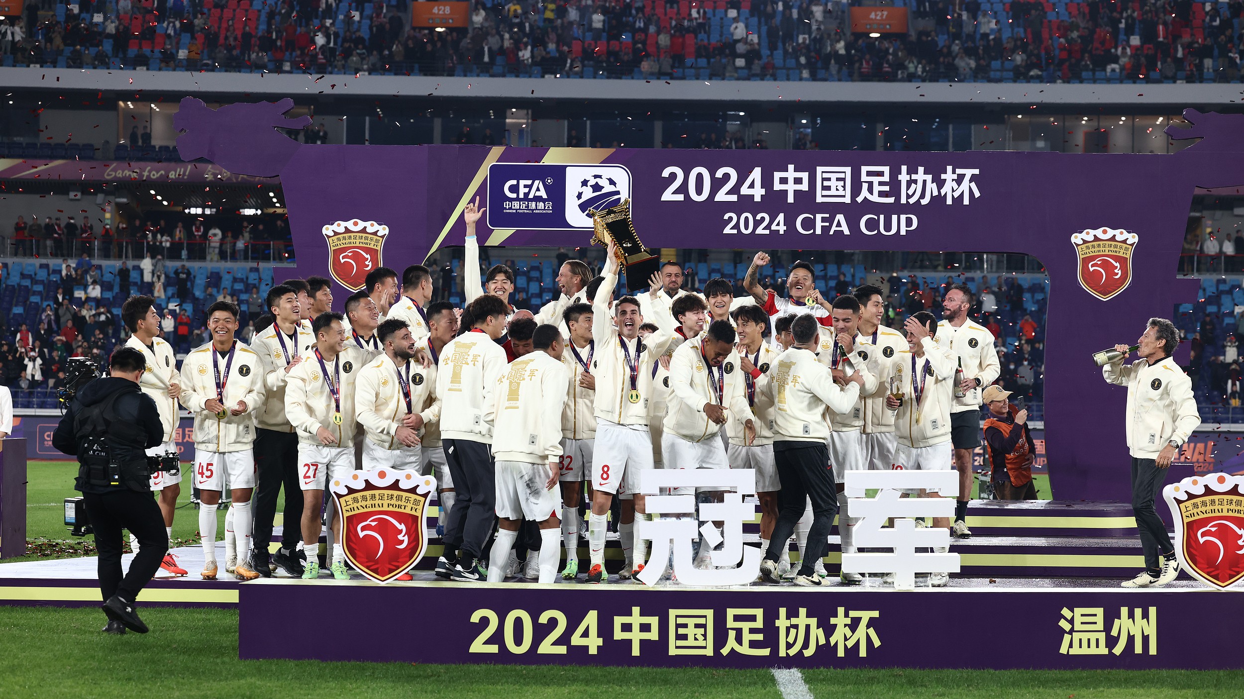 九游娱乐-上港队备战足协杯,球员展现出色表现