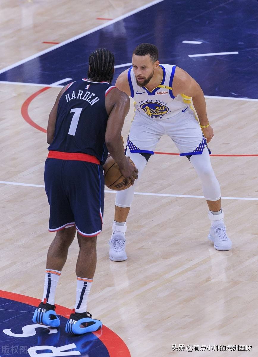 九游体育-快船队小将闪耀舞台，帮助球队获胜