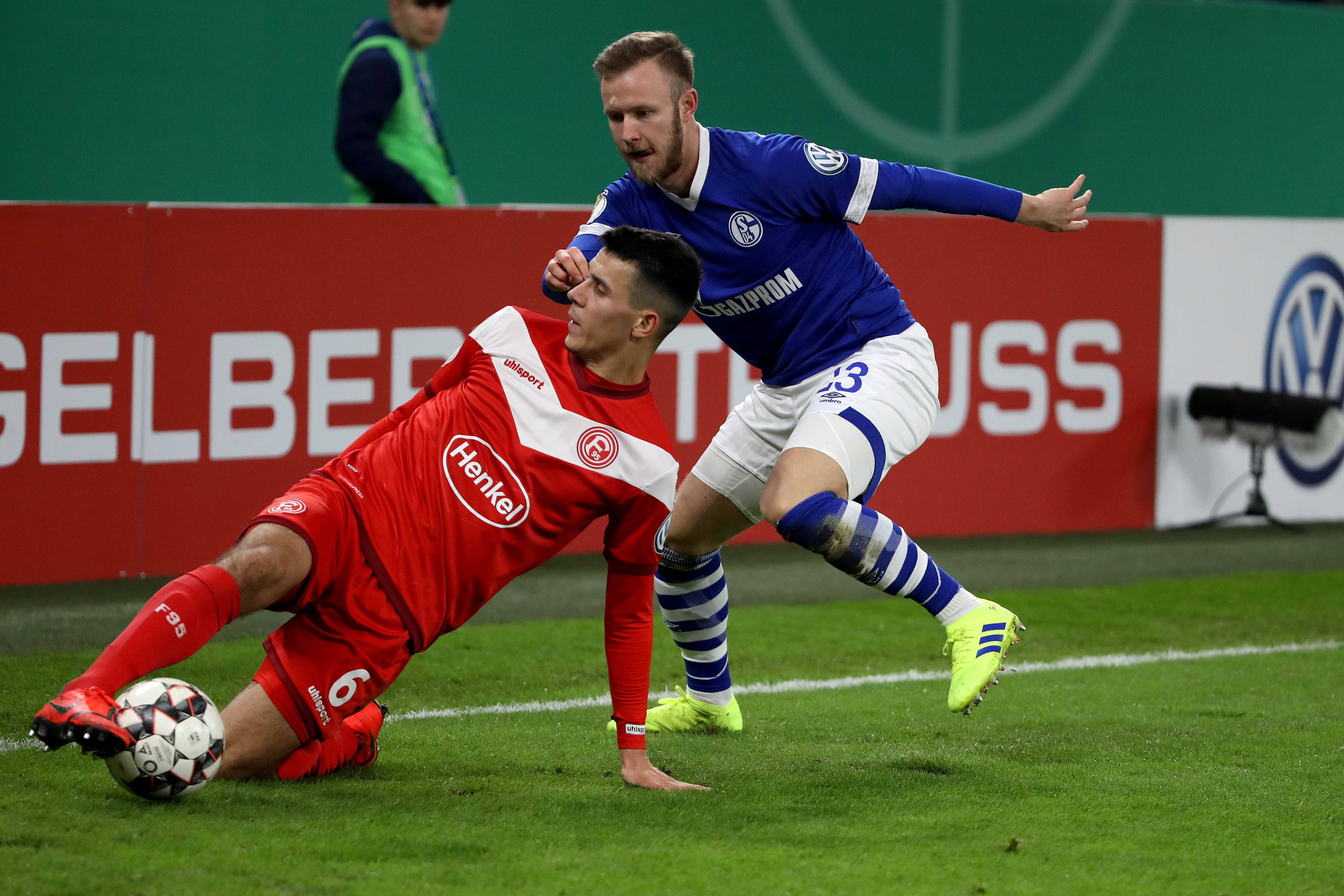 九游中国-欧洲联赛中球队战胜实力强劲对手