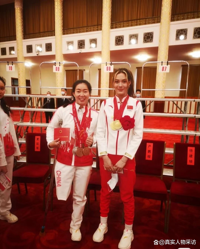 九游娱乐网站-新西兰选手登上领奖台，英姿飒爽的简单介绍