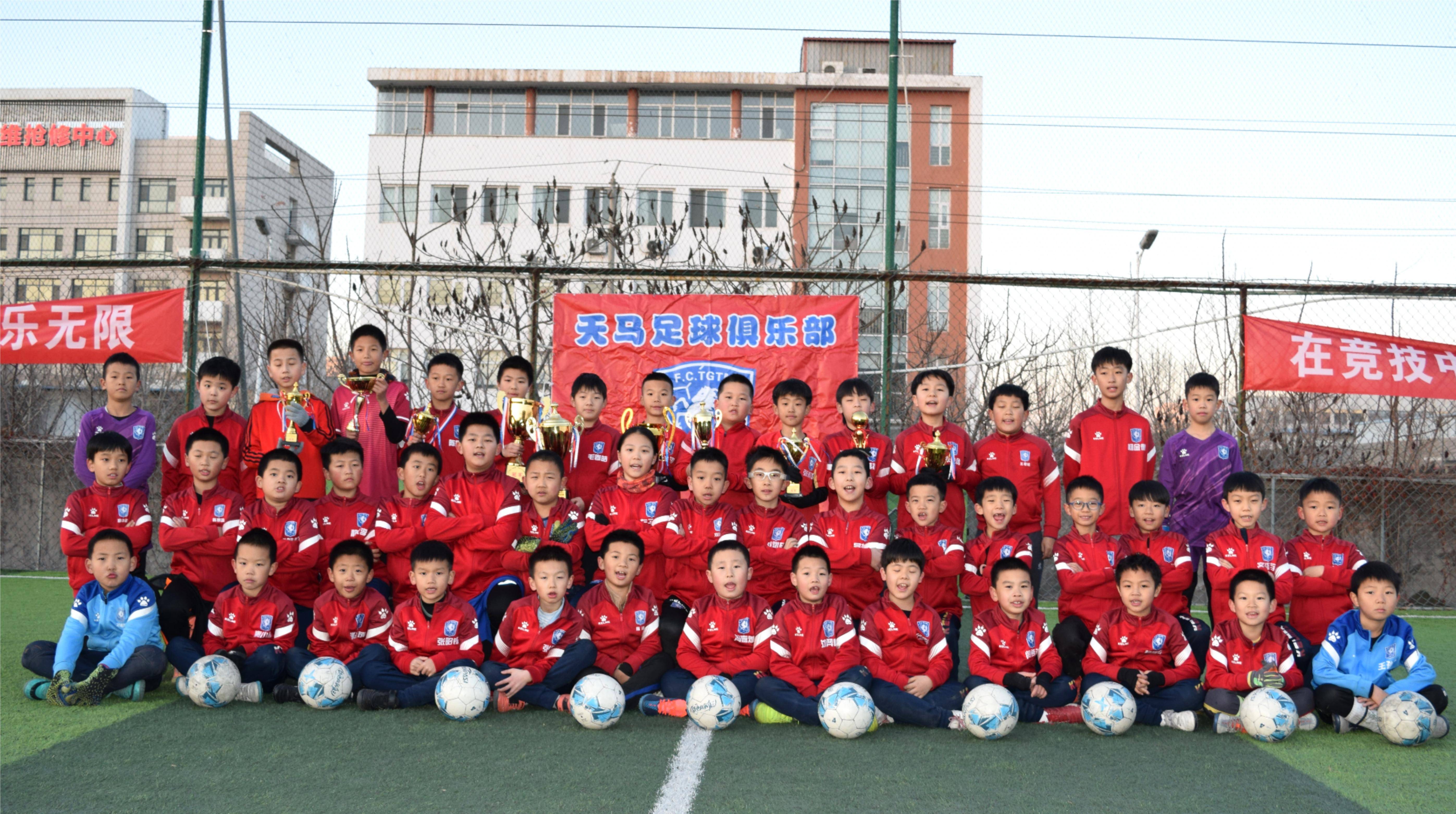 九游体育直播-武汉黄陂区少年足球赛春日开赛，比拼激烈的简单介绍