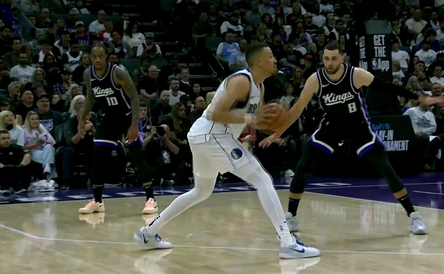 九游体育APP下载-步行者惨败独行侠，吞下连败