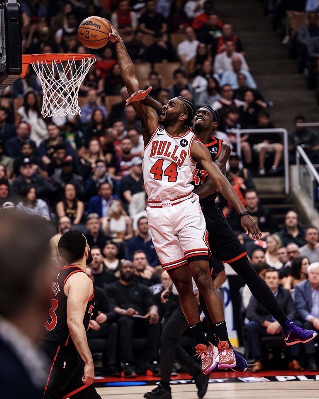 九游娱乐网站-加拿大男篮翻盘勇士，拉文送出助攻